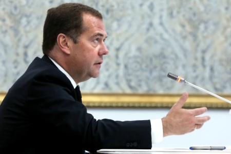 Медведев благодарит команду единомышленников в прежнем правительстве, желает успеха будущему кабинету
