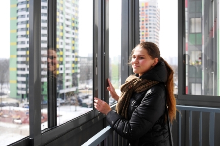 Более 250 молодых семей из Подмосковья получат свидетельства на приобретение жилья