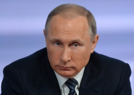 Путин: необходимо защитить школьников от так называемых "групп смерти"