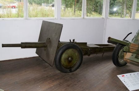 Уникальную пушку "Ленинградка" покажут в Александровском парке