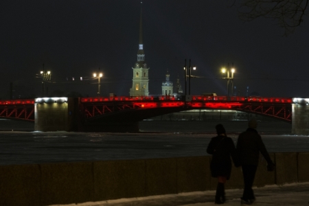 Дворцовый мост Петербурга подсветят красным в честь китайского Нового года