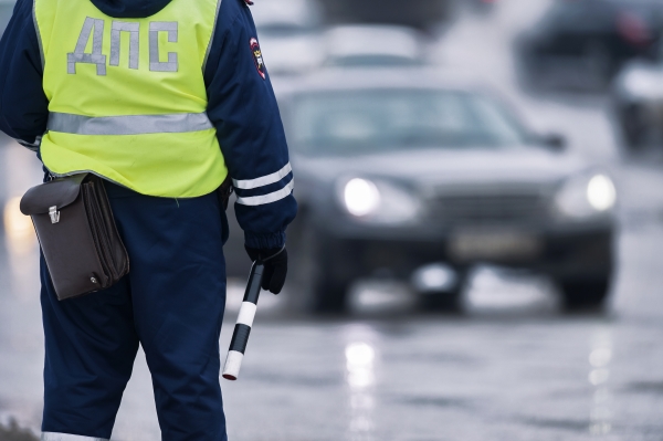 В Ингушетии поймали фальшивого пенсионера МВД без прав на машине с липовыми номерами