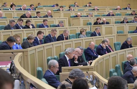 Профильный комитет Госдумы одобрил поправку о сенаторстве экс-президентов РФ