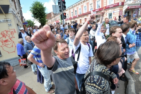 Общественники Барнаула пикетом протестуют против строительства нового корпуса вуза в зеленой зоне города