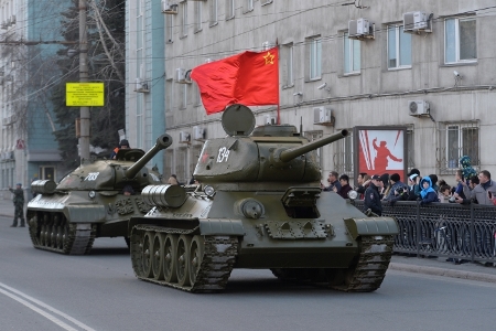 Военные в Екатеринбурге 9 мая проведут парады под окнами ветеранов