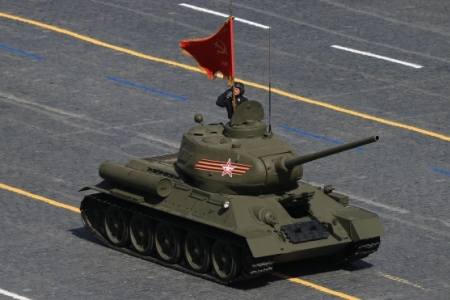 Танк Т-34 и "Катюша" будут участвовать в параде Победы в Ярославле