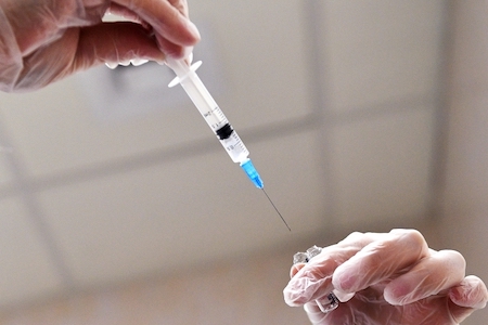 Больше половины россиян готовы привиться от коронавируса