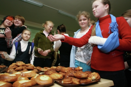 Школьникам из малоимущих семей в Прикамье выдадут продуктовые наборы