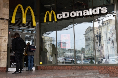 Рестораны и магазины, кроме продуктовых и аптек закрываются в Москве на 9 дней