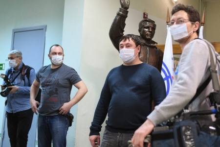 Власти Магаданской области выдают медицинские маски журналистам