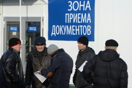 Мигрантов, которые не могут покинуть Сахалин из-за отмены авиарейсов в другие страны, легализуют