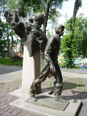 В Полярном предлагают установить памятник Двум капитанам