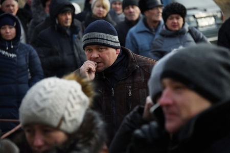 Введение пропускного режима в Саратовской области из-за очередей на улице отложено на 4 апреля