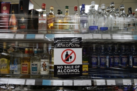 Власти Хакасии ограничили продажу спиртного, в Кузбассе ввели "сухой закон"