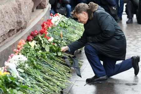 Мемориал с именами жертв теракта установили в петербургском метро