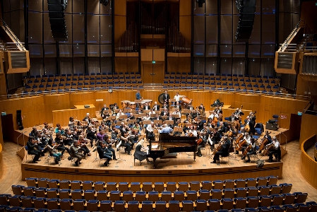 Более 10 тыс. слушателей посетили концерты Новосибирского академического симфонического оркестра в Европе и Санкт-Петербурге