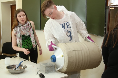 Студенты УрГЭУ в Екатеринбурге "высадились на Марс" и "построили корабль" в День космонавтики