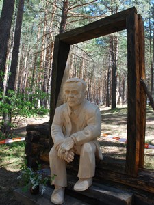 Японский мастер победил на фестивале деревянной скульптуры в Иркутской области