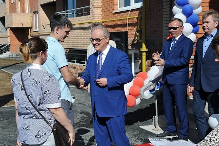 Более 100 работников Ростовской АЭС получили ключи от квартир