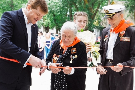 Несколько тысяч гостей ВДЦ "Смена" исполнили песню, посвященную Всероссийскому центру, в день его 32-летия