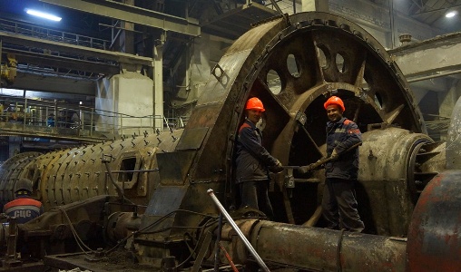 На Тимлюйском цементном заводе вскрыли "капсулу времени", заложенную в 1967 году