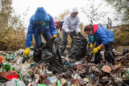 Волонтеры экомарафона "360 минут" за год собрали более 110 тыс. мешков мусора в заповедных зонах РФ