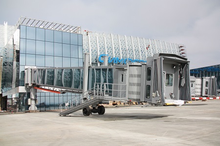 Телетрапы в стиле "Звездных войн" монтируют в аэропорту "Симферополь"