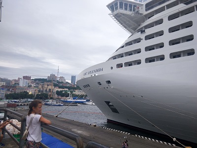 Владивосток встретил самый большой лайнер в истории города