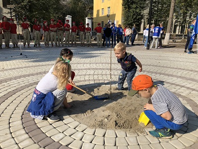 Пешеходная аллея на проспекте Ленина стала центральным местом проведения экологической акции "Наш лес. Посади свое дерево" в Электростали