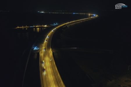 Мост через Керченский пролив открыли для большегрузов