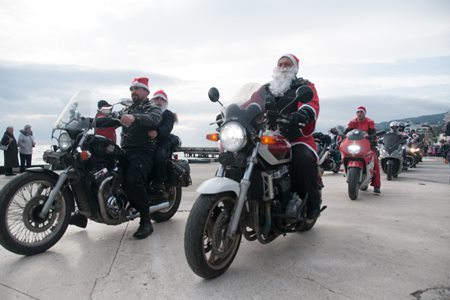 Деды Морозы устроили парад в Ялте