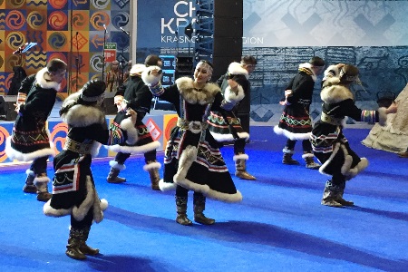 Фестиваль этнической музыки и ремесел "Мир Сибири", приуроченный к Универсиаде, прошел в Красноярске