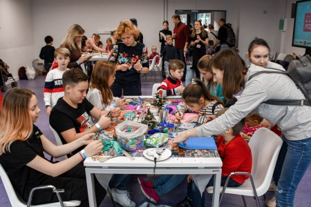 Более 6 тыс. участников посетили фестиваль "Фабрика подарков" на ВДНХ