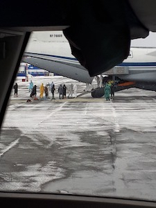 Первый самолет с 80 эвакуированными из китайского Уханя прибыл в Тюмень