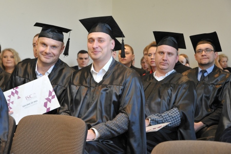 Управленцы Магнитогорска получили дипломы Высшего института коммерции Парижа