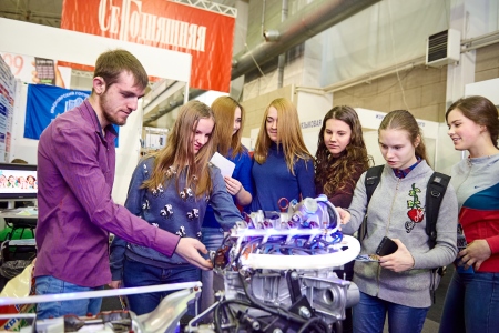 Преподаватель СФУ<b> А.Усачев</b>: "Участники интернет-конкурса "Автоинженерия будущего" могут получить до 5 дополнительных баллов при поступлении в наш университет"