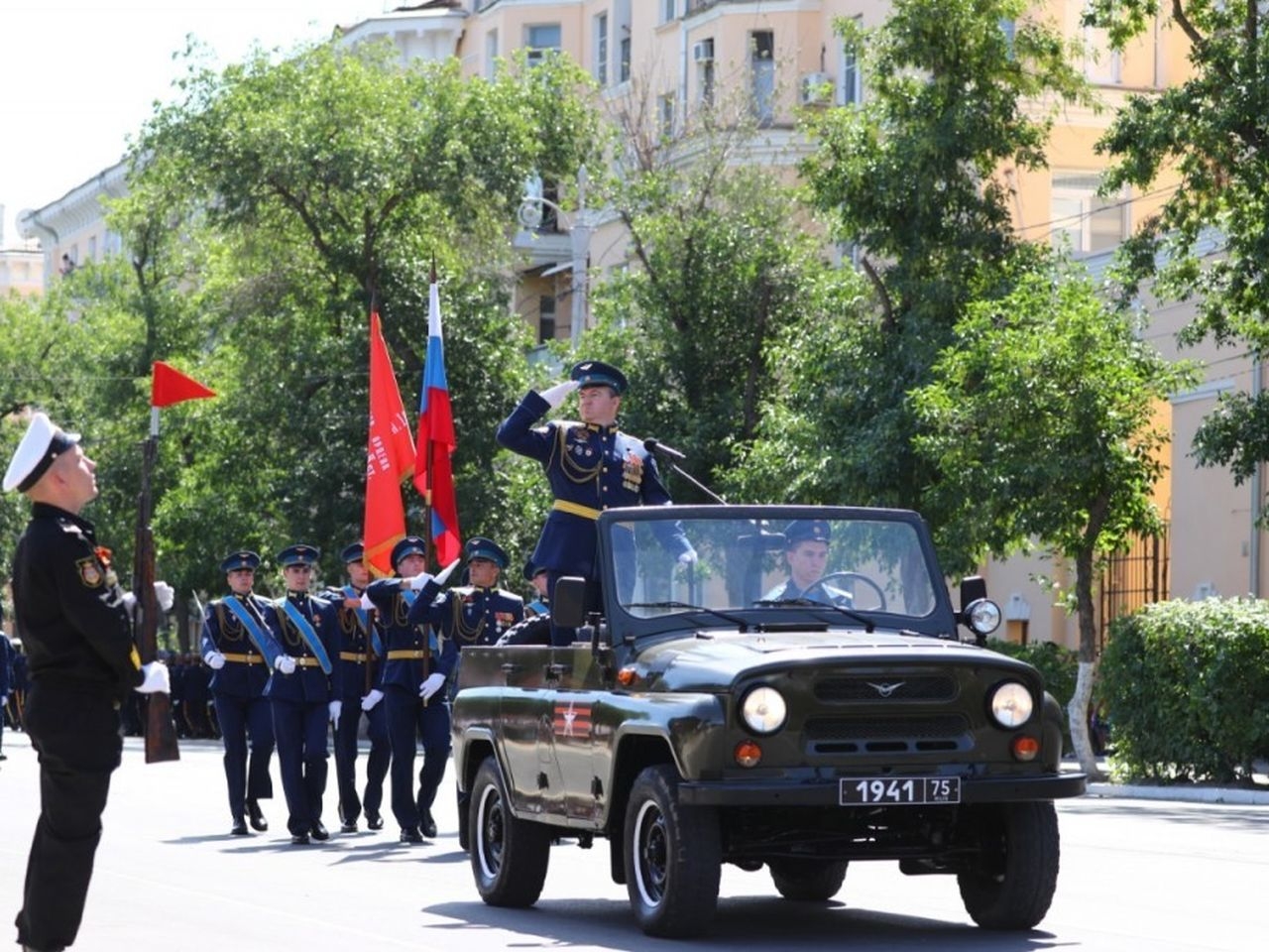 Торжественное прохождение войск в Астрахани. Фото пресс-службы администрации региона
