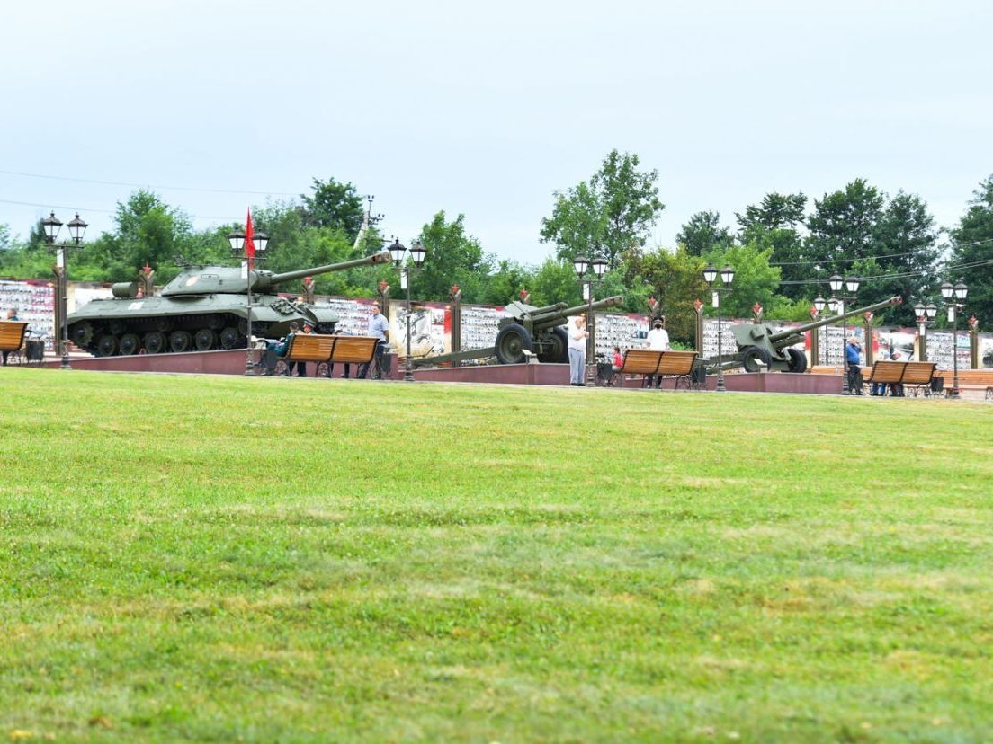 футбольное поле владикавказ дзусова. мемориальный комплекс барбашово поле. футбольное поле юность владикавказ. поле владикавказ. поле владикавказ.