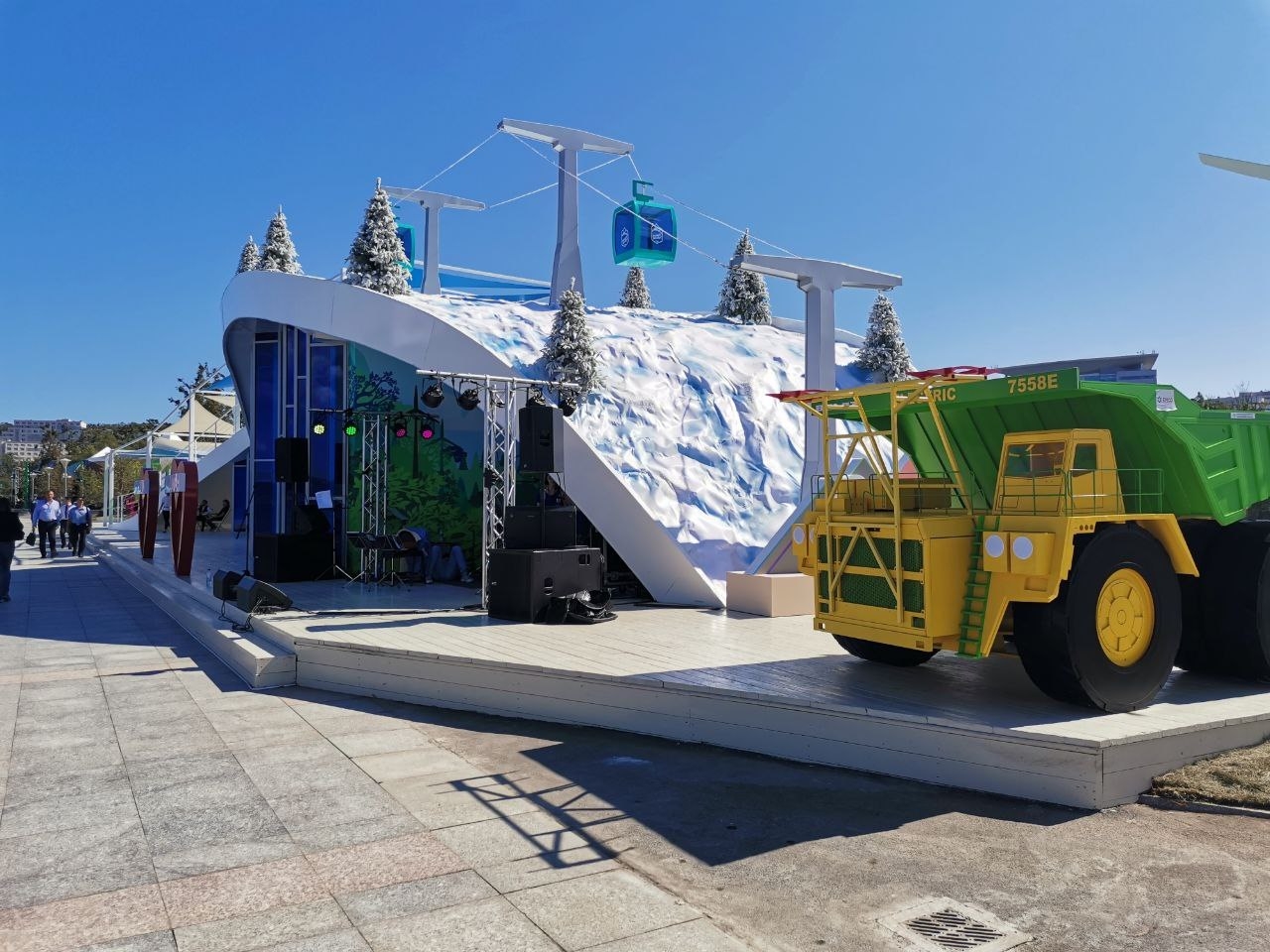 Выставка "Улица Дальнего Востока" в рамках ВЭФ официально открылась на острове Русский