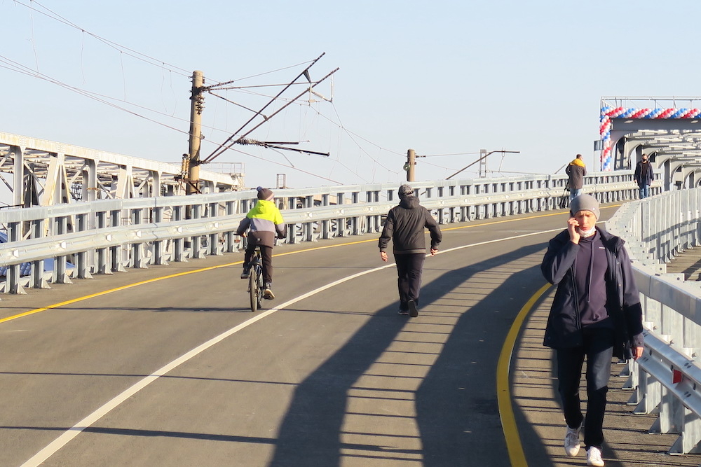 Движение автомобилей запустили по досрочно реконструированному Старому мосту в Барнауле