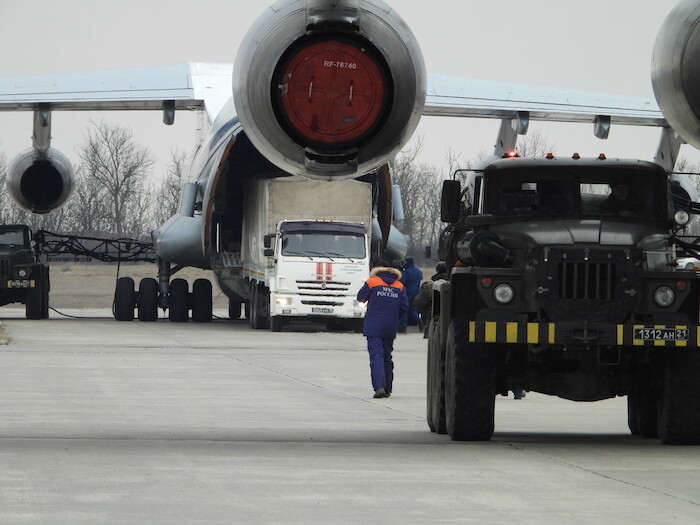 Военные доставили в Крым 100 т гуманитарной помощи для Украины