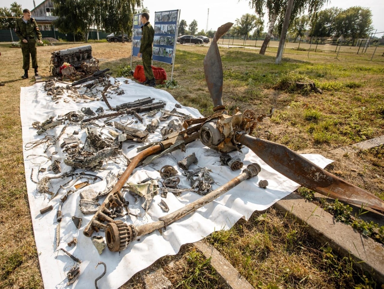Фрагменты советского бомбардировщика Пе-2 обнаружили в Курской области