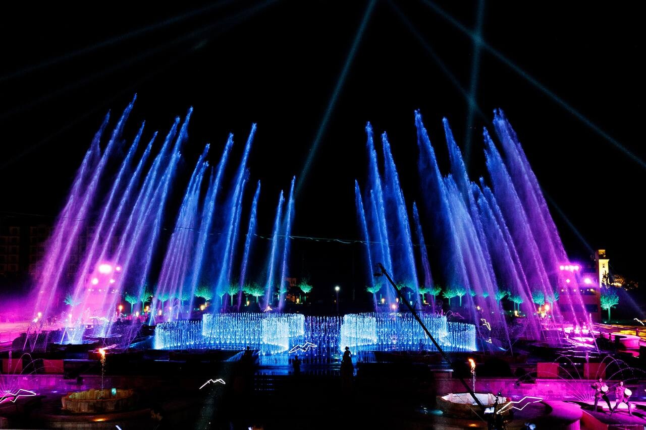 Самый большой в России мультимедийный фонтан запустили в Дагестане