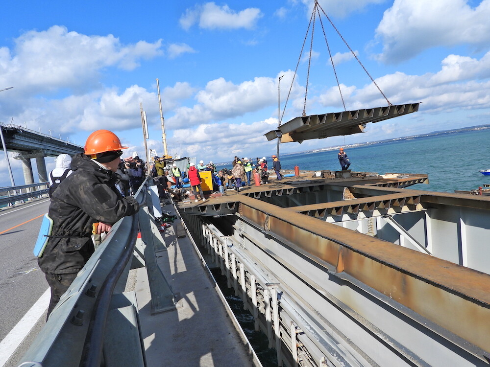 Дорожники приступили к демонтажу поврежденных пролетов Крымского моста