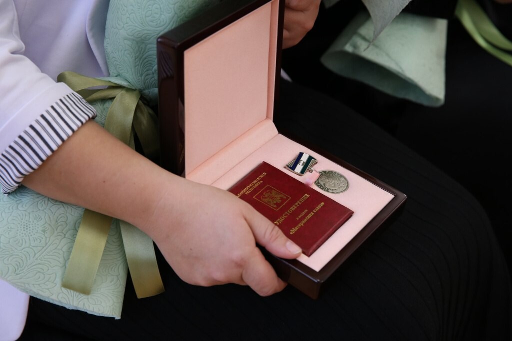 Медаль "Материнская слава". Фотографии пресс-службы главы и правительства Кабардино-Балкарской республики