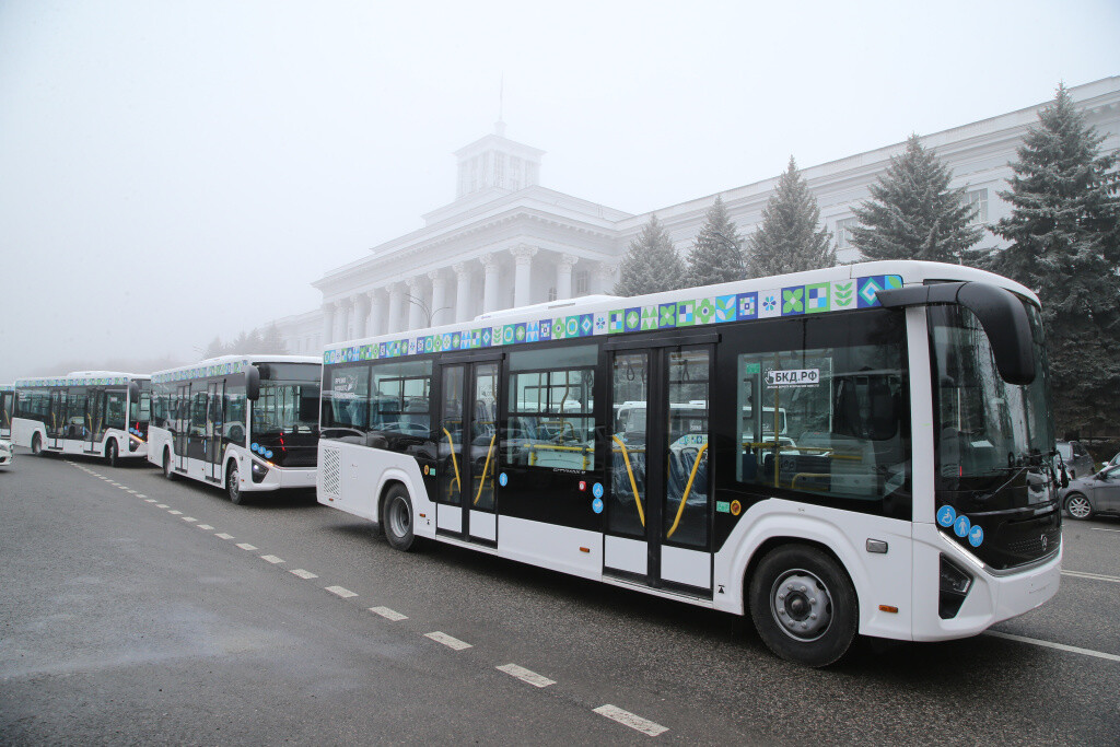 Парк автотранспортных предприятий Кабардино-Балкарии пополнили 44 новых российских автобуса.Фото: пресс-службы главы и правительства КБР