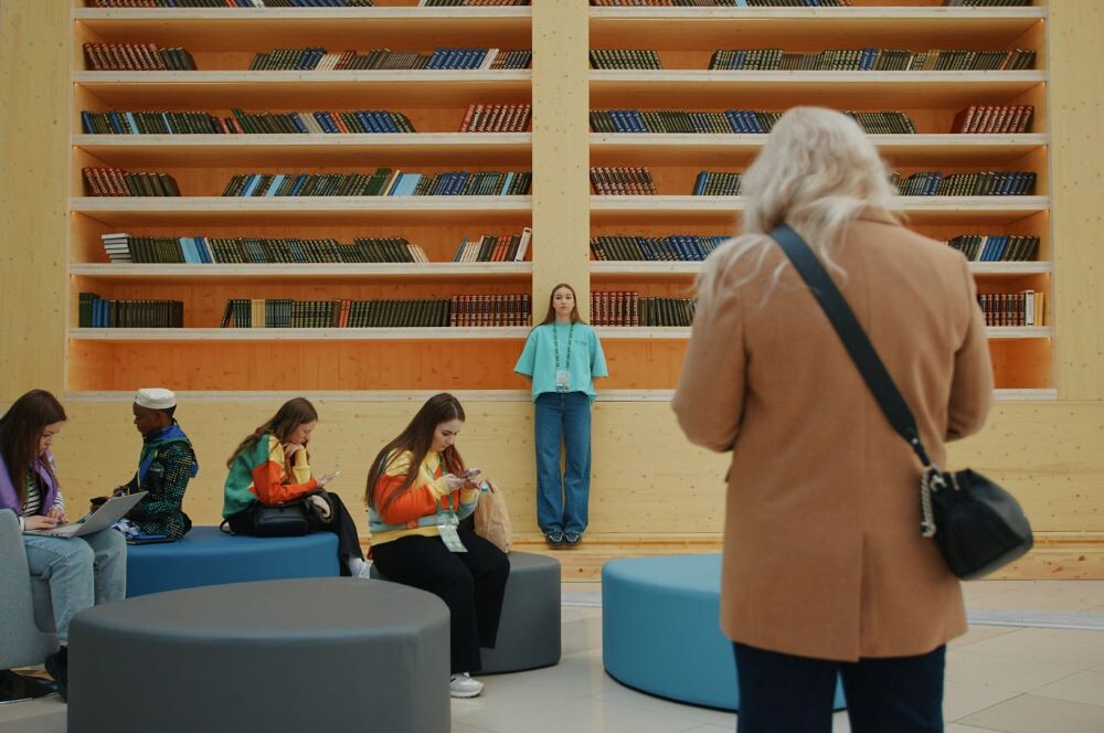 Необычную библиотеку открыли на Всемирном фестивале молодежи. © Фото пресс-службы ВФМ – 2024