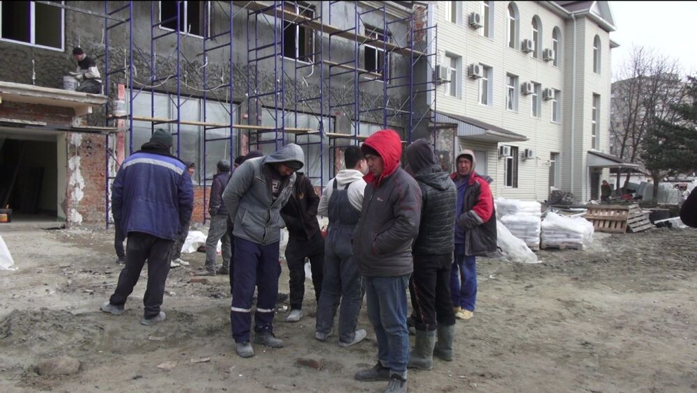 Больше всего нелегальных мигрантов выявляют на стройках. © Фото: пресс-служба ГУ МВД России по Краснодарскому краю