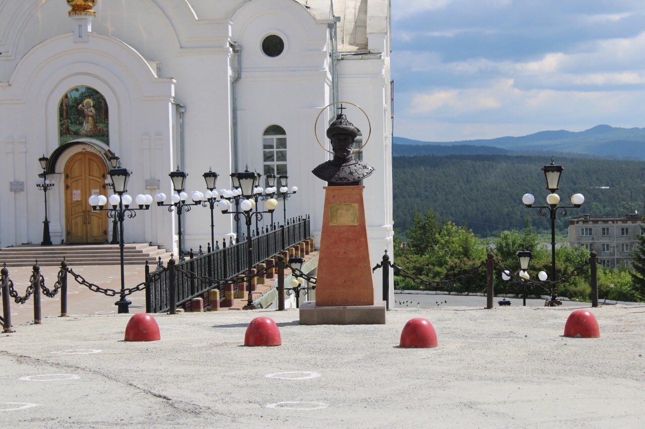 Памятник Николаю II облили краской в Златоусте