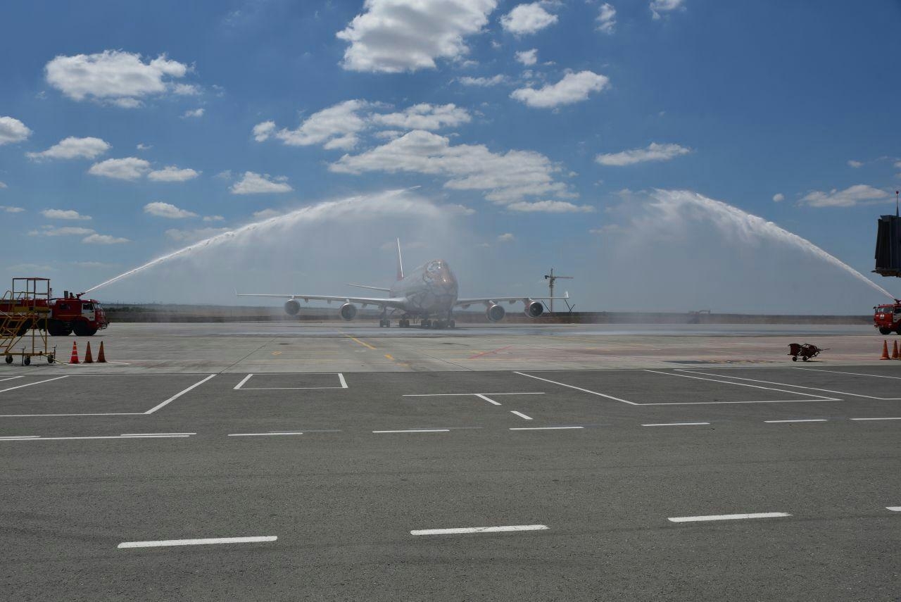 Авиакомпания "Россия" доставила первых пассажиров из Владивостока в Крым